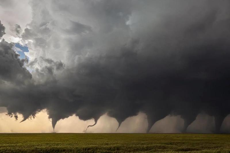 multi tornadoes.jpg